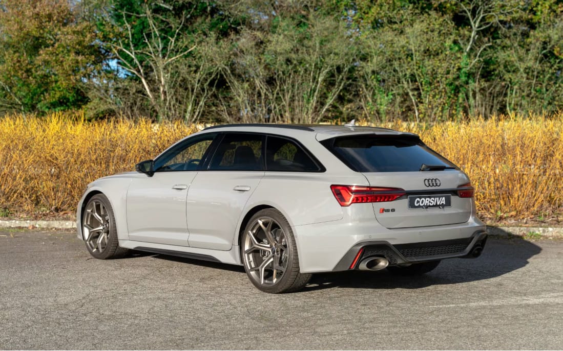 Audi RS6 Avant grise de trois quarts arrière