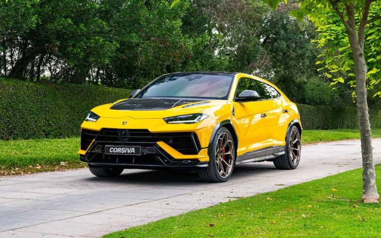 Lamborghini Urus jaune de trois quarts avant