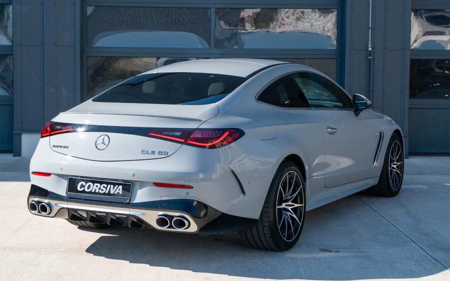 Mercedes-AMG CLE 53 Coupé grise de trois quarts arrière