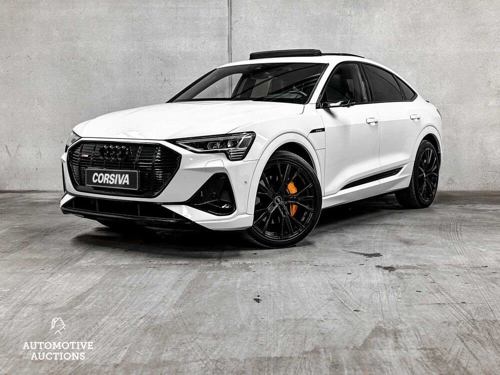 Audi e-tron 55 quattro S line blanche, trois quarts avant