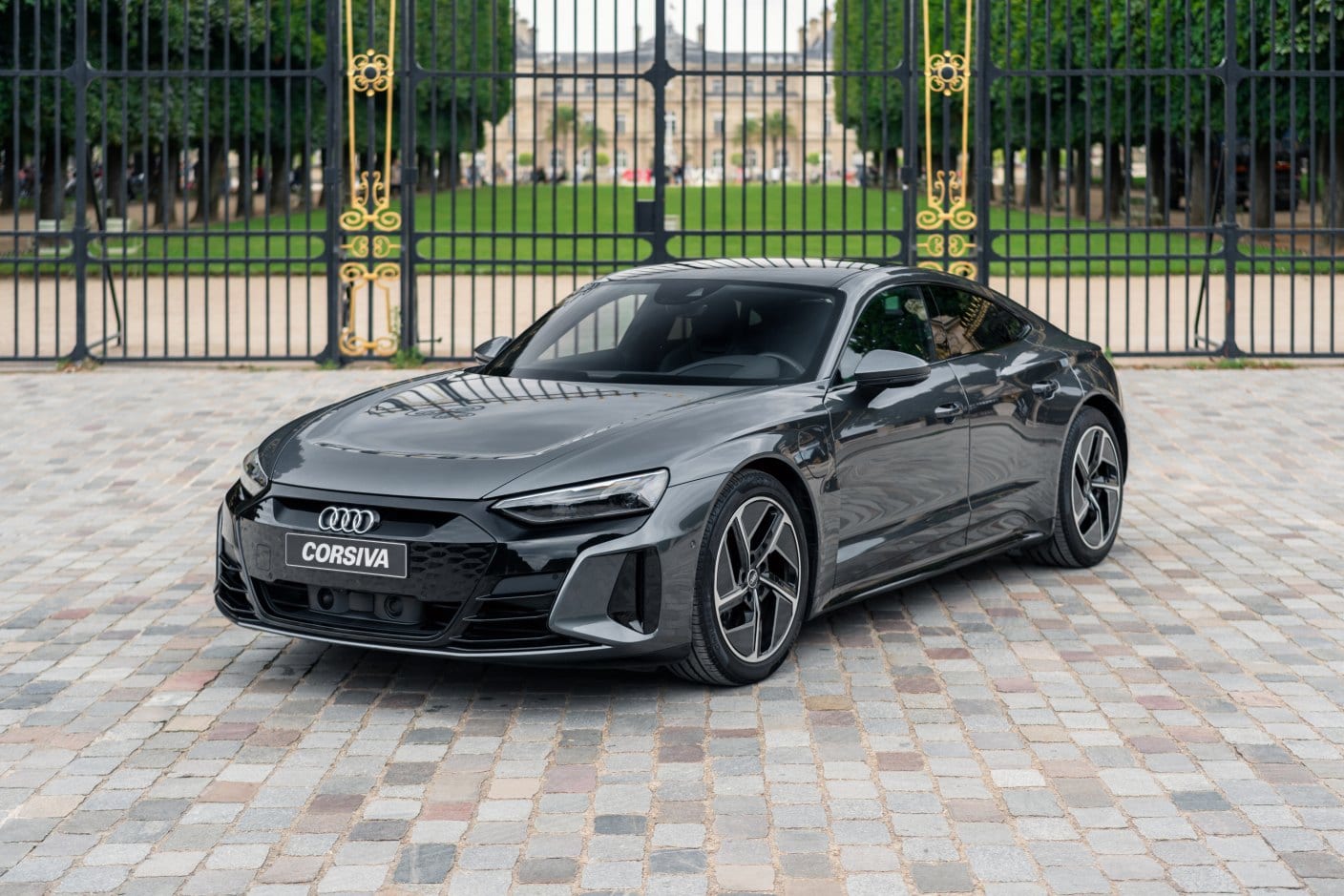 Audi e-tron GT quattro grise, trois quarts avant